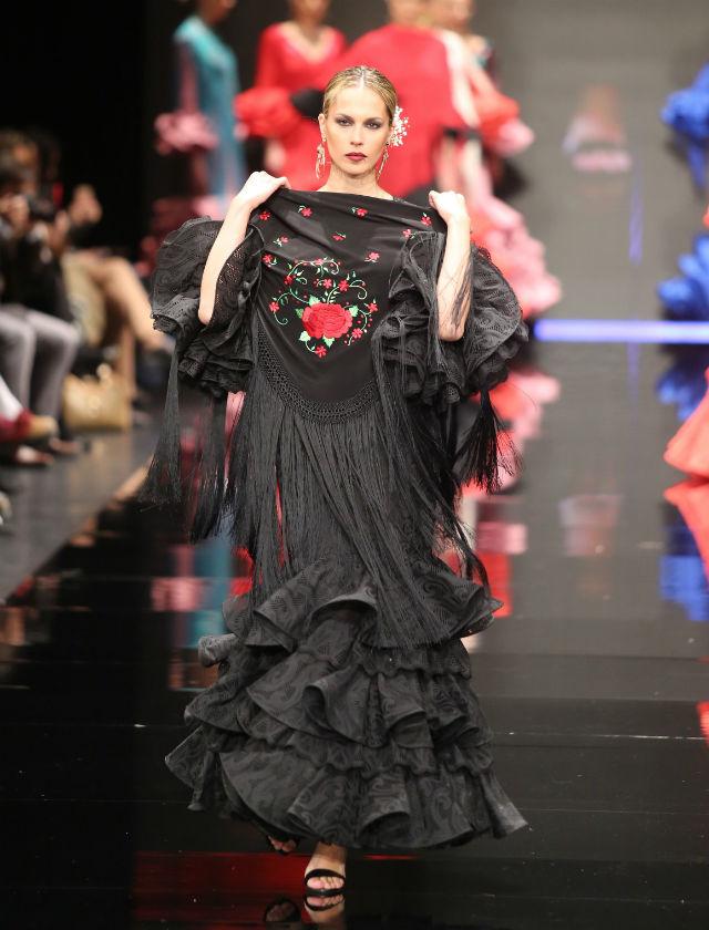 Desfile de Lina y su forma de poner los mantoncillos en SIMOF 2018. Foto: Rocío Ruz