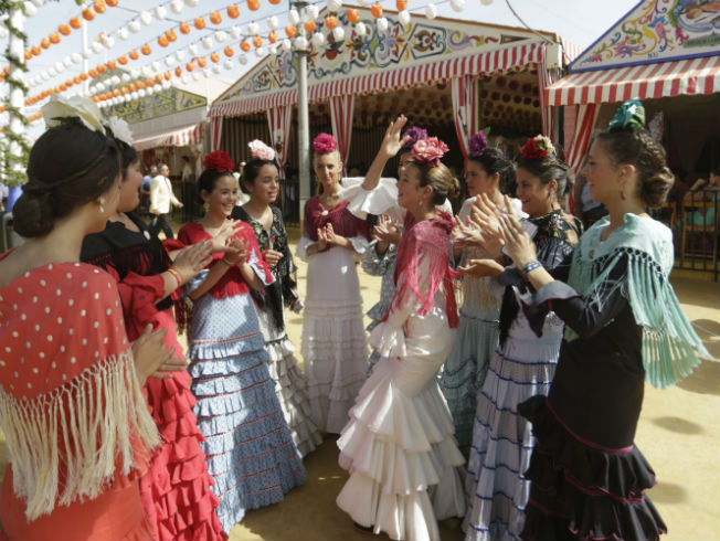 Flamencas vistas por el real el jueves de Feria de Abril 2017