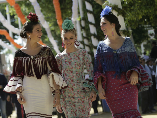 Flamencas vistas por el real del martes de Feria de Abril 2017