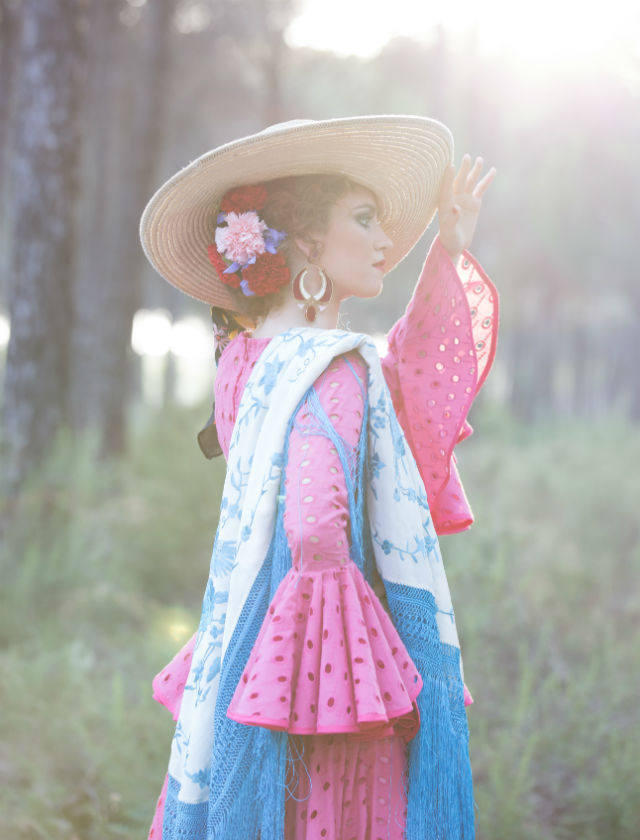 Diseños de moda flamenca para el Rocío de Manuel Zerpa
