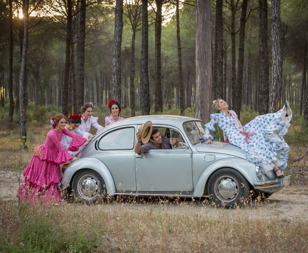 Diseños de moda flamenca para el Rocío de Manuel Zerpa