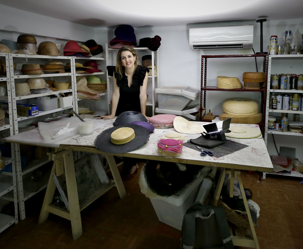 Ana García, creadora de Cherubina en su tienda y taller de la calle Monte Carmelo en Sevilla. Foto: JM Serrano