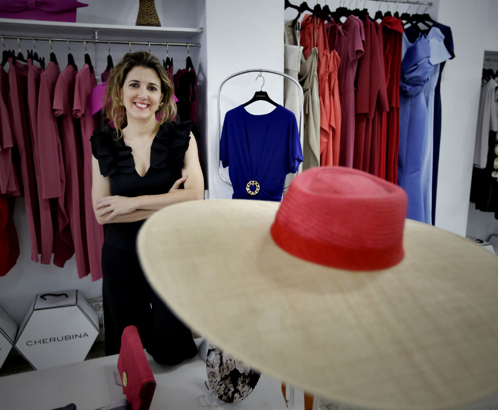 Ana García, creadora de Cherubina en su tienda y taller de la calle Monte Carmelo en Sevilla. Foto: JM Serrano
