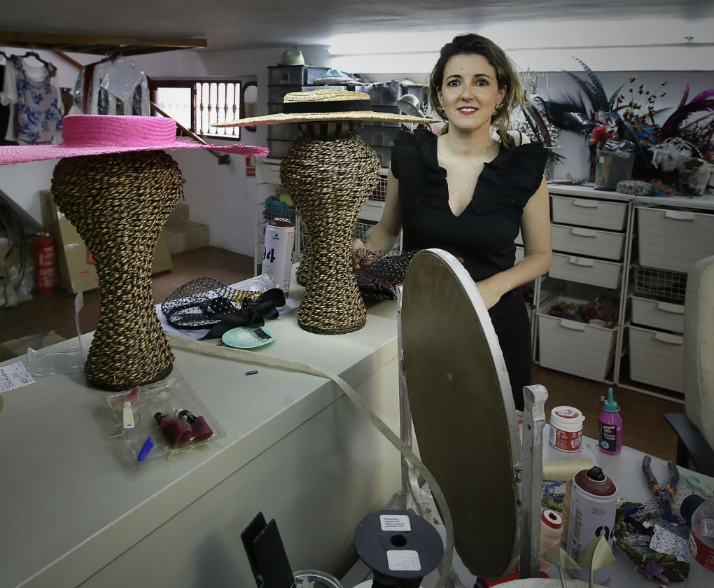 Ana García, creadora de Cherubina en su tienda y taller de la calle Monte Carmelo en Sevilla. Foto: JM Serrano