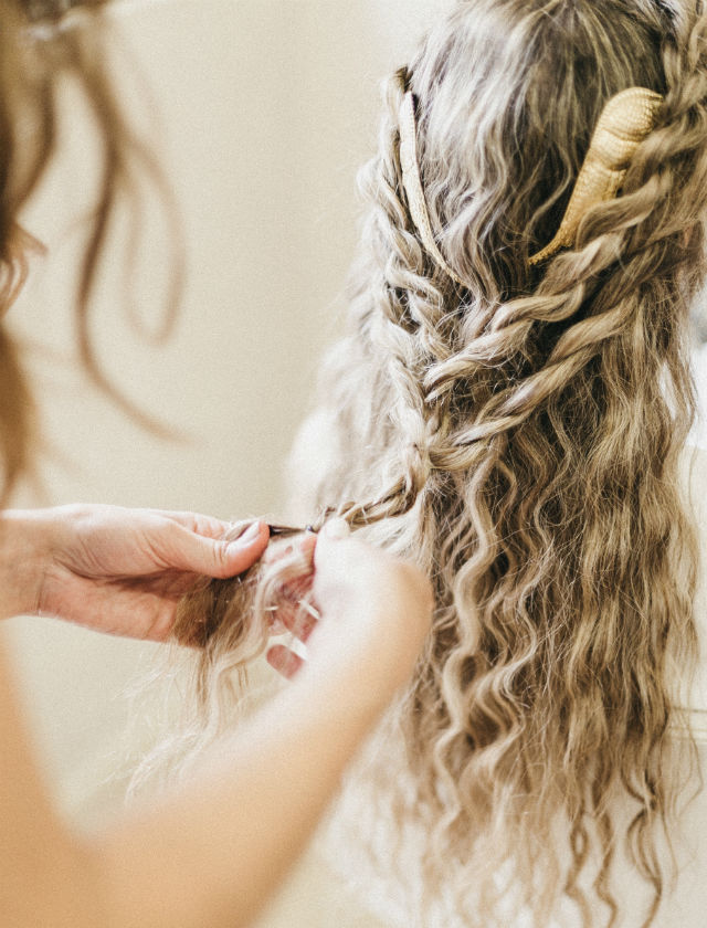 Paso a paso de peinado para novias 2017-2018 de Ana Espejo. Foto: Lucía Cherubina