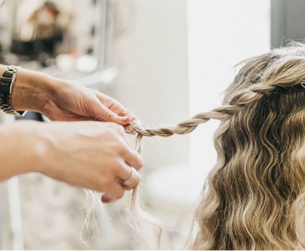 Paso a paso de peinado para novias 2017-2018 de Ana Espejo. Foto: Lucía Cherubina