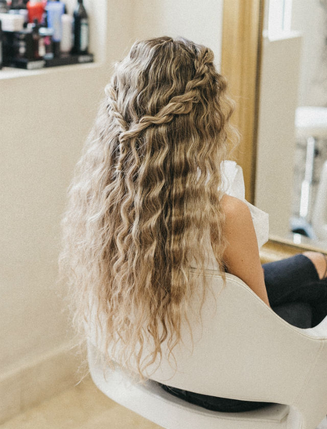 Paso a paso de peinado para novias 2017-2018 de Ana Espejo. Foto: Lucía Cherubina