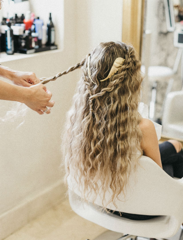 Paso a paso de peinado para novias 2017-2018 de Ana Espejo. Foto: Lucía Cherubina
