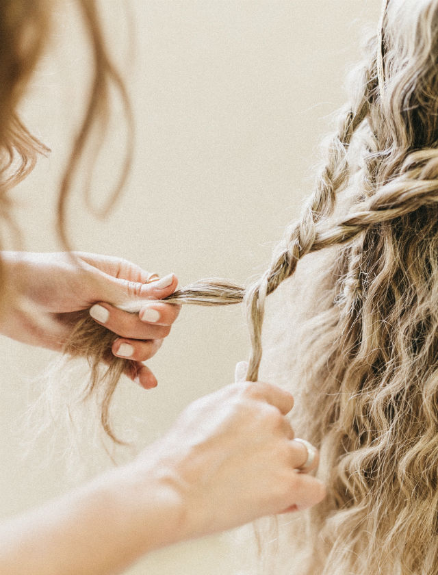 Paso a paso de peinado para novias 2017-2018 de Ana Espejo. Foto: Lucía Cherubina