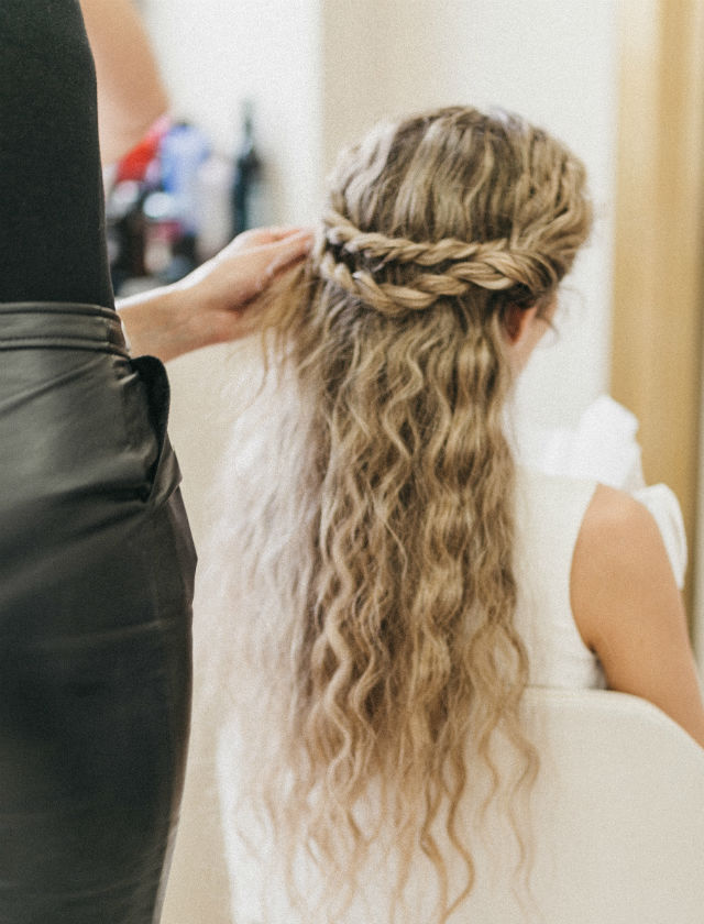 Paso a paso de peinado para novias 2017-2018 de Ana Espejo. Foto: Lucía Cherubina