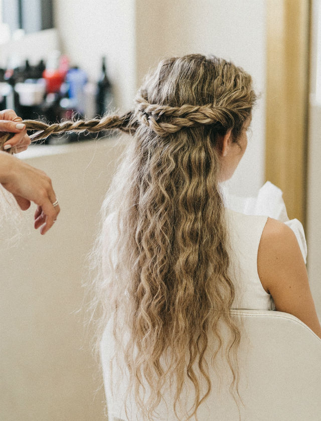 Paso a paso de peinado para novias 2017-2018 de Ana Espejo. Foto: Lucía Cherubina