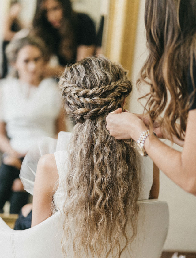 Paso a paso de peinado para novias 2017-2018 de Ana Espejo. Foto: Lucía Cherubina