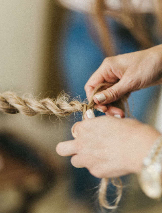 Paso a paso de peinado para novias 2017-2018 de Ana Espejo. Foto: Lucía Cherubina