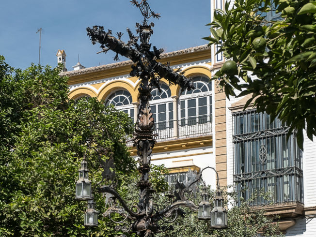 Motivos para que los sevillanos sigan paseando por el barrio de Santa Cruz