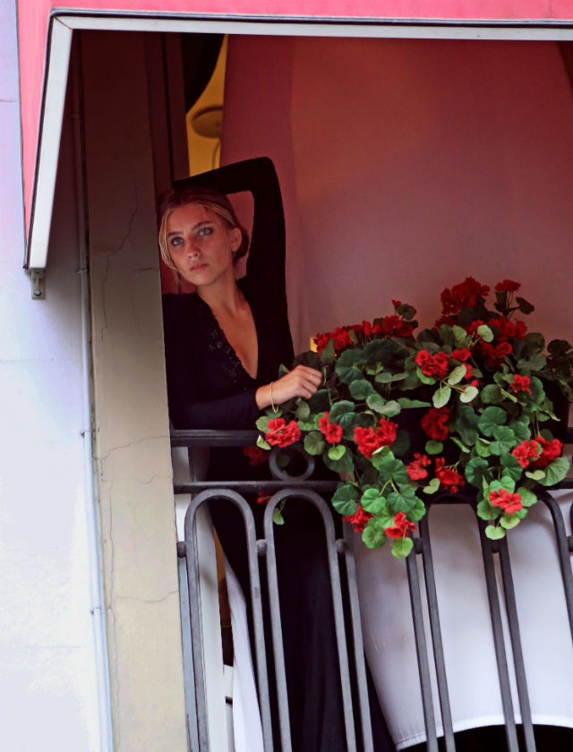 Sesión de fotos de Jesús Isnard con diseños de Manuel Zerpa