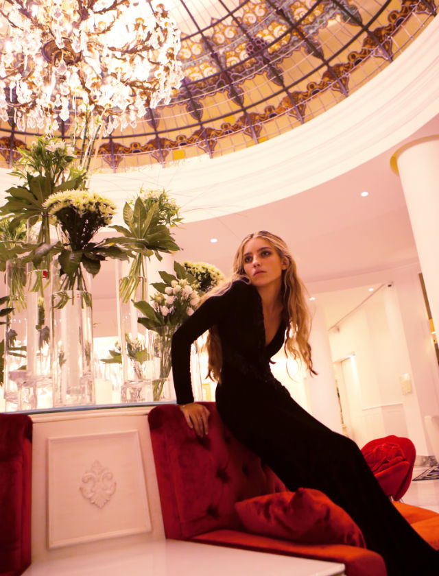 Sesión de fotos de Jesús Isnard con diseños de Manuel Zerpa