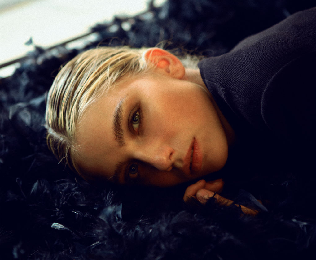 Sesión de fotos de Jesús Isnard con diseños de Manuel Zerpa