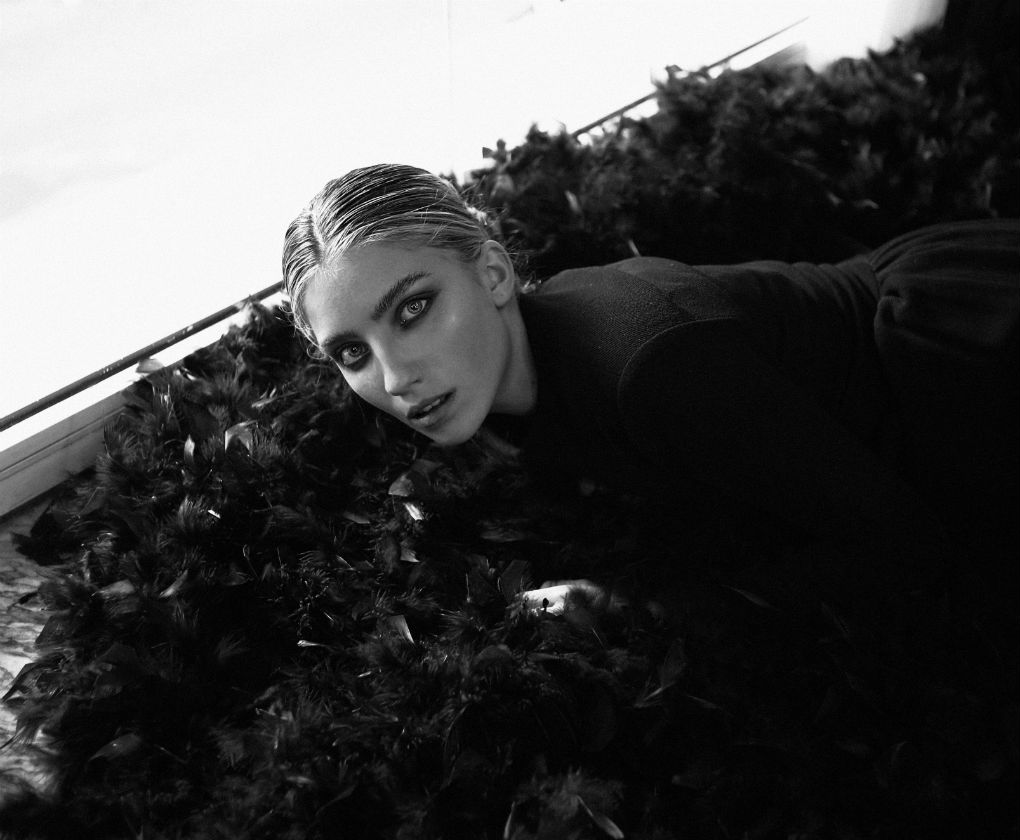 Sesión de fotos de Jesús Isnard con diseños de Manuel Zerpa