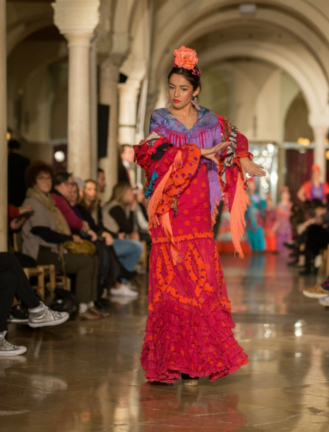 Desfile de trajes de flamenca de niñas de Pol Núñez en VIVA by We Love Flamenco. Fotos: Rocío Aguado Photography