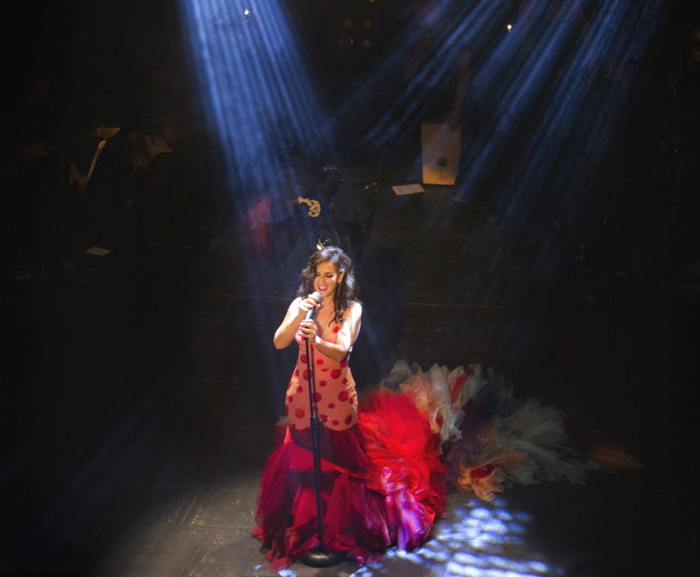 Belén López en su espectáculo Desconcierto con vestuario de Iván Campaña. Foto: Stephen W. Thomson