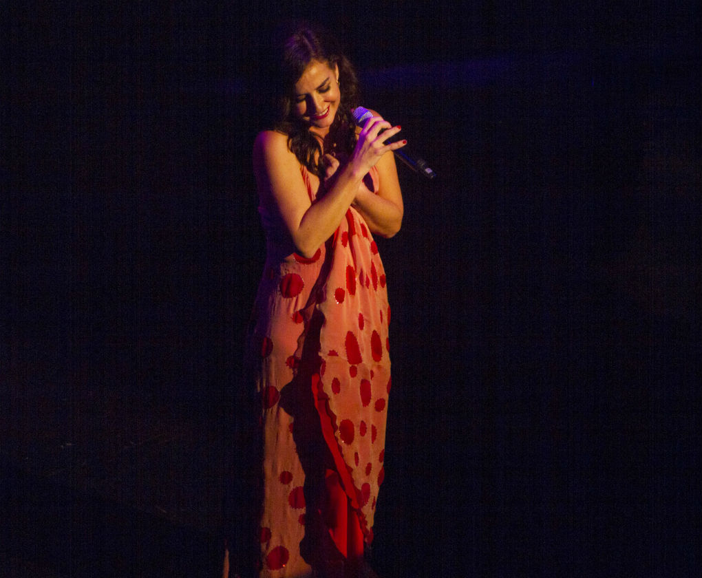 Belén López en su espectáculo Desconcierto con vestuario de Iván Campaña. Foto: Stephen W. Thomson