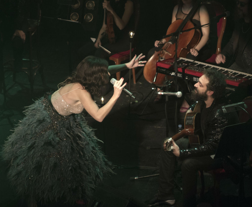 Belén López en su espectáculo Desconcierto con vestuario de Iván Campaña. Foto: Stephen W. Thomson