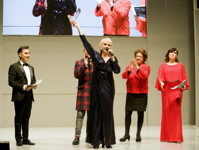 Encarna Moreno, premiada como la mejor peluquera de Andalucía en 2018