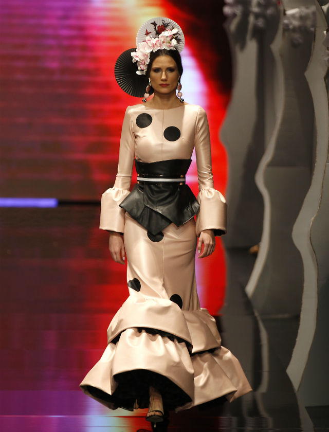 Descubre «Sakura», la nueva colección de moda flamenca que Patricia Bazarot ha presentado en SIMOF 2018. Foto: JM Serrano