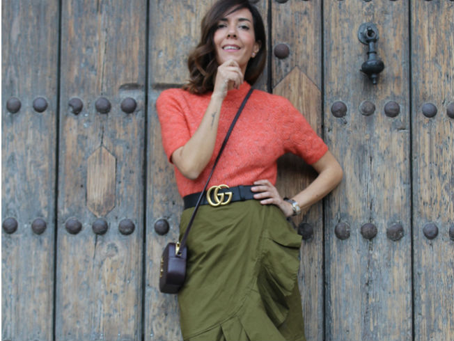 Descubre cómo llevar una falda sahariana