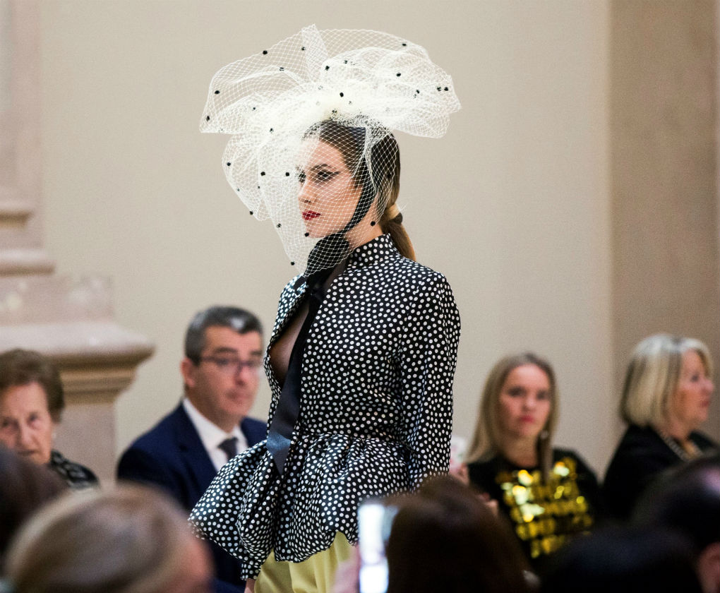 Desfile de Juana Martín con su colección de moda flamenca 2018 homenaje a Camarón en París. Foto: EFE