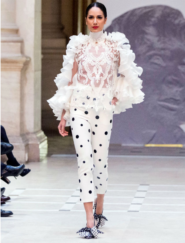 Desfile de Juana Martín con su colección de moda flamenca 2018 homenaje a Camarón en París. Foto: EFE