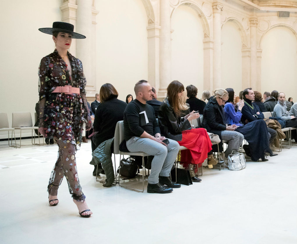 Desfile de Juana Martín con su colección de moda flamenca 2018 homenaje a Camarón en París. Foto: EFE