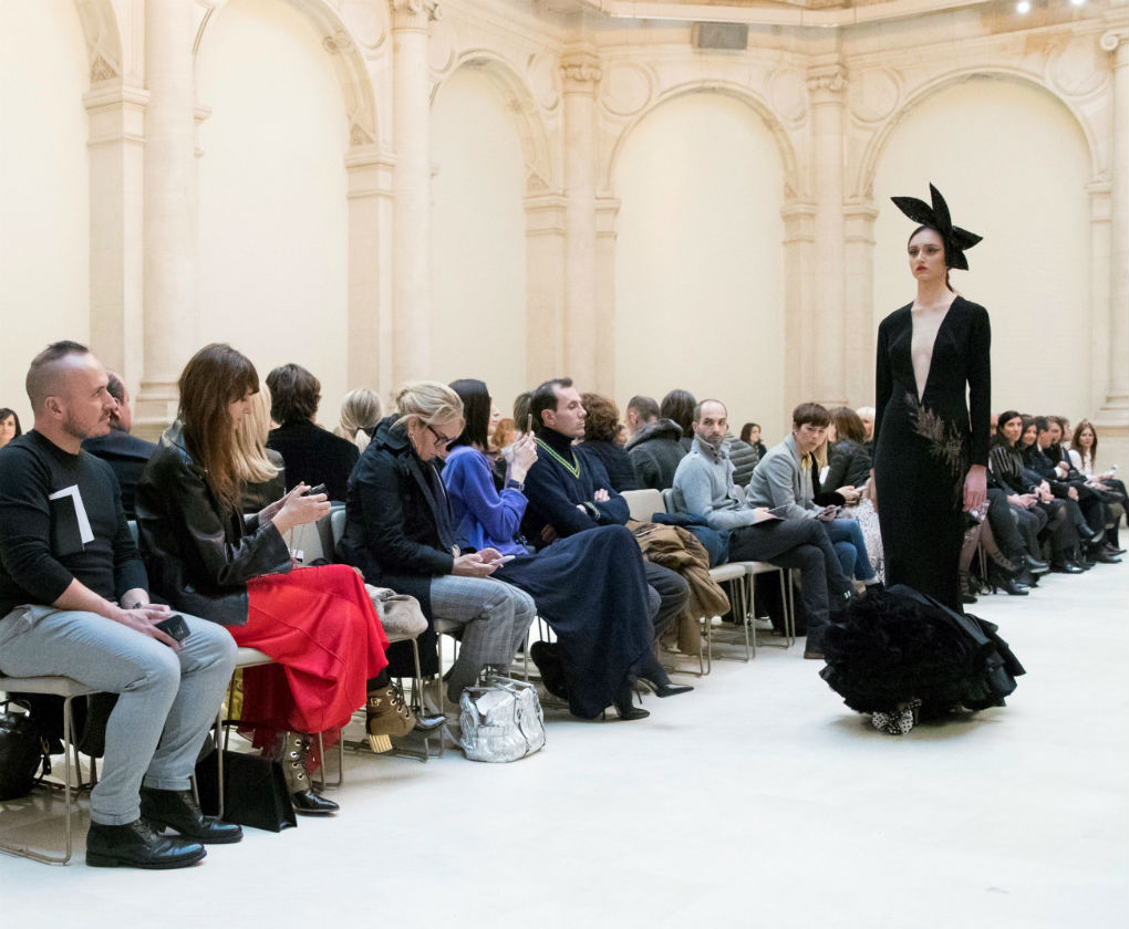 Desfile de Juana Martín con su colección de moda flamenca 2018 homenaje a Camarón en París. Foto: EFE