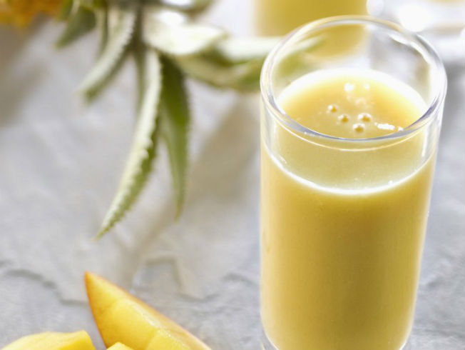 Cinco zumos y batidos sanos y refrescantes para esta época del año