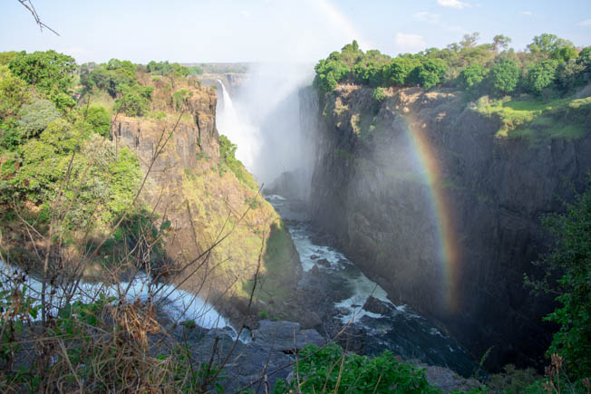 Cataratas Victoria: un espectáculo natural, un hotel, un restaurante