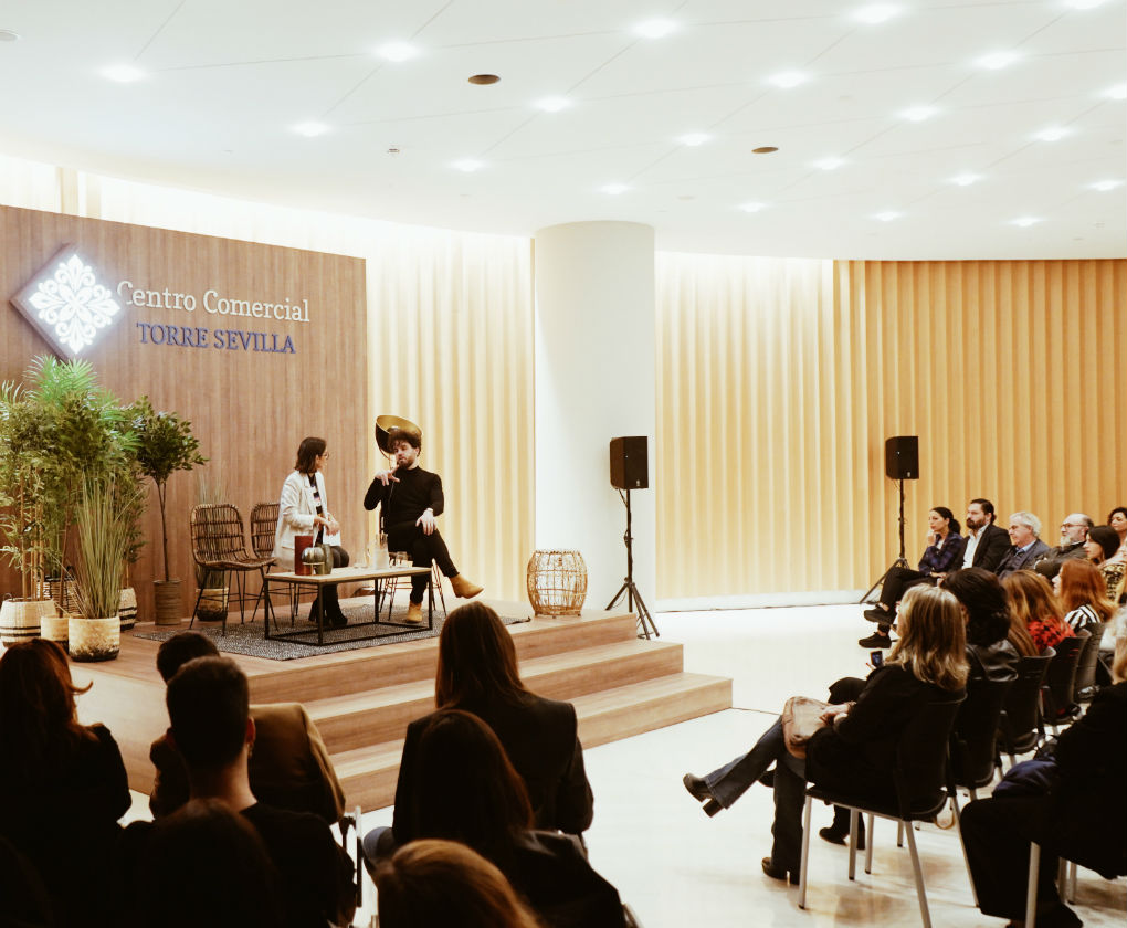 Leandro Cano en su exposición de Sevilla