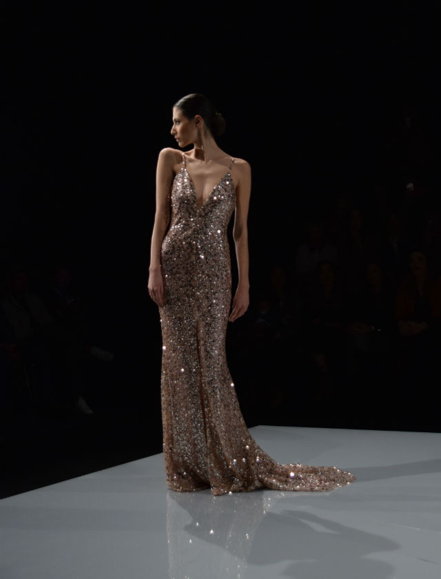 Desfile de Rocío Osorno con vestidos de fiesta para invitadas. Foto: RP