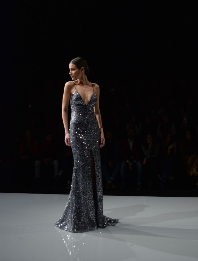 Desfile de Rocío Osorno con vestidos de fiesta para invitadas. Foto: RP
