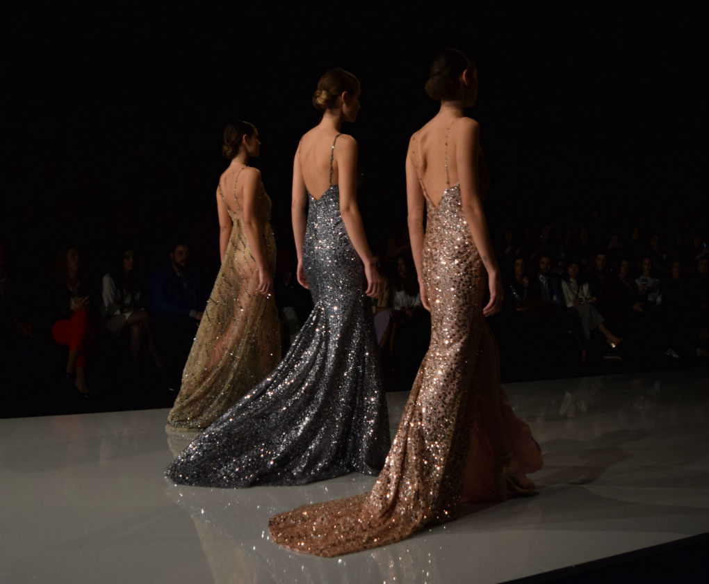 Desfile de Rocío Osorno con vestidos de fiesta para invitadas. Foto: RP