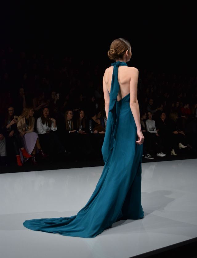 Desfile de Rocío Osorno con vestidos de fiesta para invitadas. Foto: RP