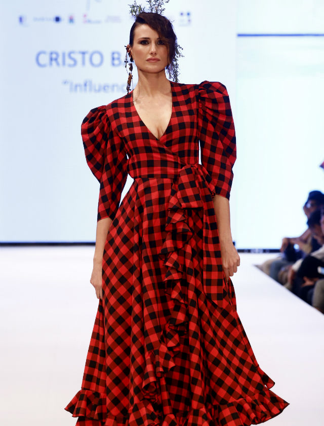 Desfile de Cristo Báñez en la pasarela Doñana D`Flamenca 2019 con la colección Influencia. Foto: Chema Soler