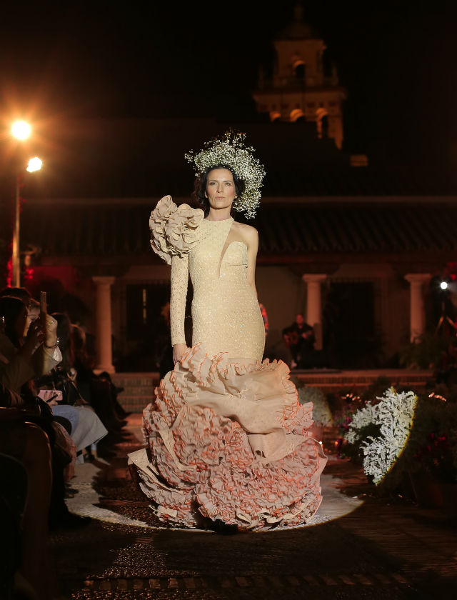 Desfile de trajes de flamenca 2019 de Juana Martín. Foto: Andrew Jim