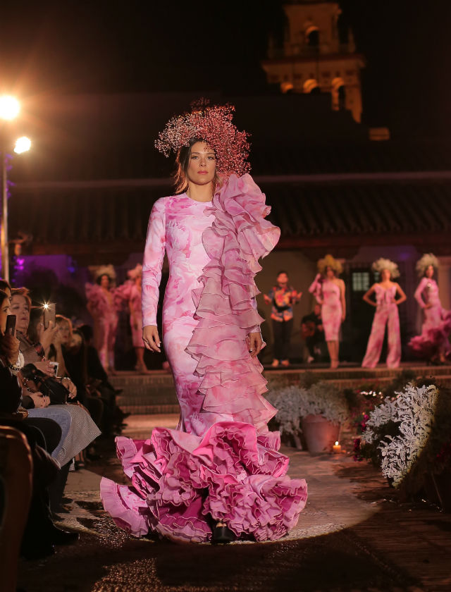 Desfile de trajes de flamenca 2019 de Juana Martín. Foto: Andrew Jim