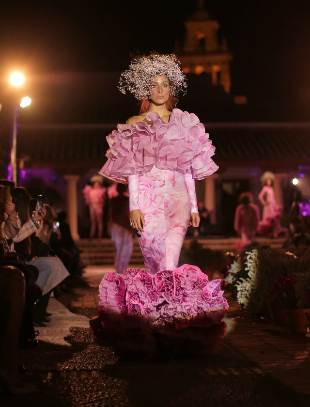 Desfile de trajes de flamenca 2019 de Juana Martín. Foto: Andrew Jim