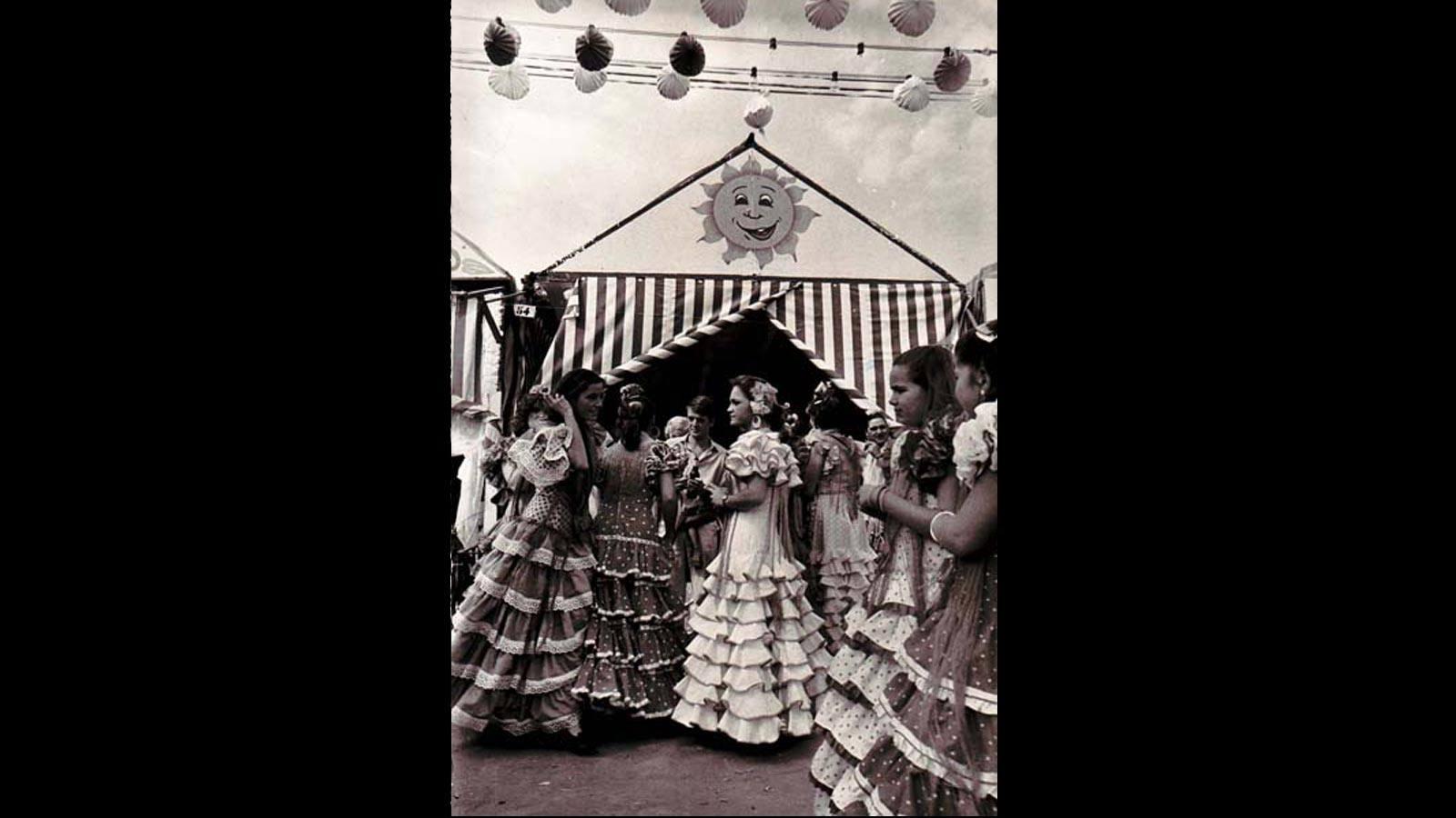 Moda flamenca: así se ha vestido la sevillana a lo largo de la historia. Fotografía del archivo de ABC de Sevilla de la década de los ochenta