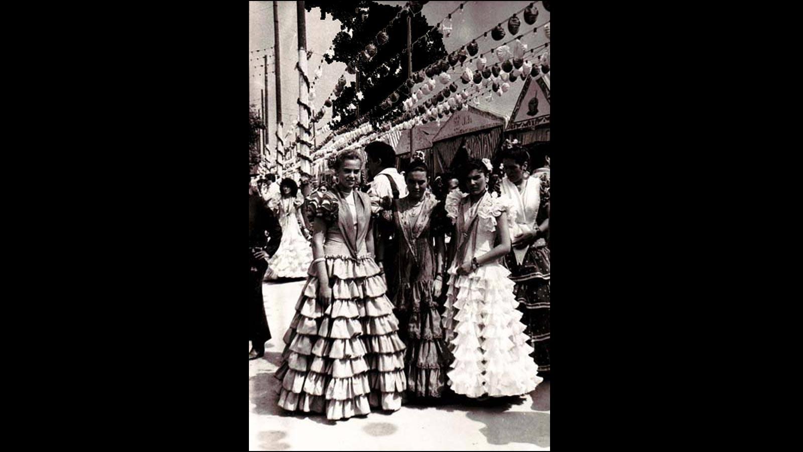 Moda flamenca: así se ha vestido la sevillana a lo largo de la historia. Fotografía del archivo de ABC de Sevilla de la década de los ochenta