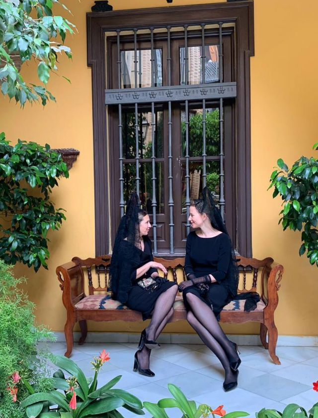 María de León se viste de mantilla el Jueves Santo 2019 en el Palacio de Lebrija. Foto: Tomás Muruaga
