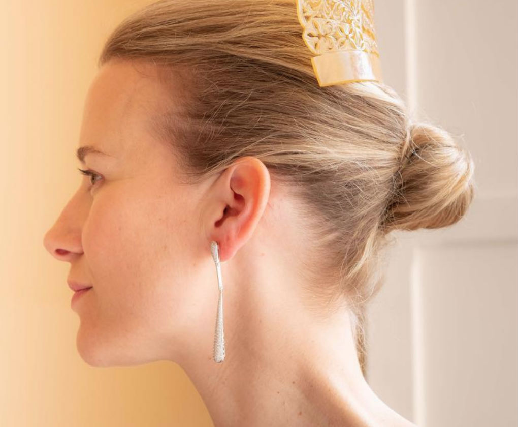 María de León se viste de mantilla el Jueves Santo 2019 en el Palacio de Lebrija. Foto: Tomás Muruaga