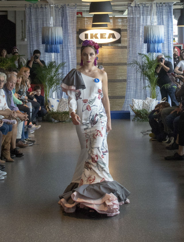 Participantes en el certamen de Moda flamenca de Ikea Sevilla y la Escuela Sevilla de Moda en 2019