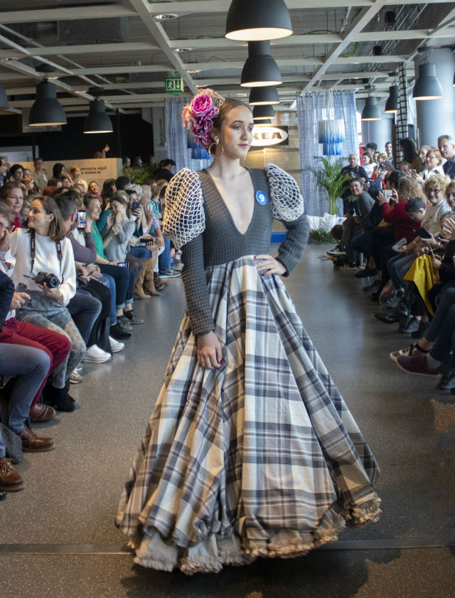 Participantes en el certamen de Moda flamenca de Ikea Sevilla y la Escuela Sevilla de Moda en 2019